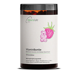 Eine Dose VitaminBombe steht vor einem weißen Hintergrund mit Studio Beleuchtung